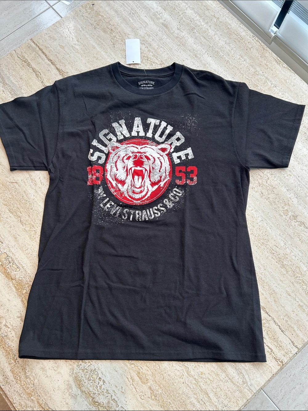NEW 🆕 Levi Strauss Black Short Sleeve Tee with Red & White Bear Graphic size S